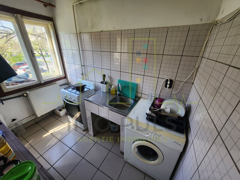Timisoara Cetatii. Etaj 1. Centrala proprie. 4 camere transformat in 3 camere decomandat